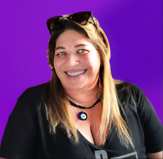 Foto profissional de Sandra Scudiero, autora do e-book Visitantes Indesejados e especialista em estratégias para superar pensamentos intrusivos.